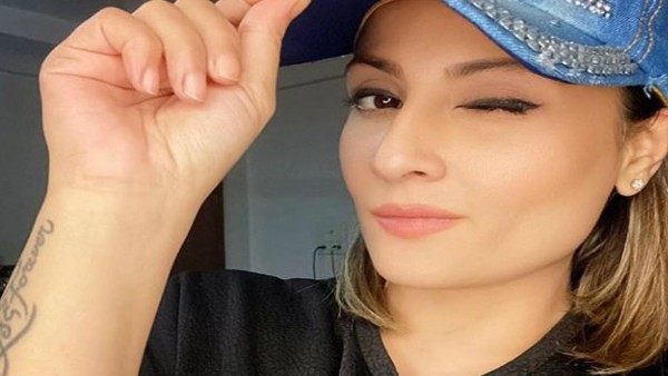 बात सुनते ही आती है हंसी