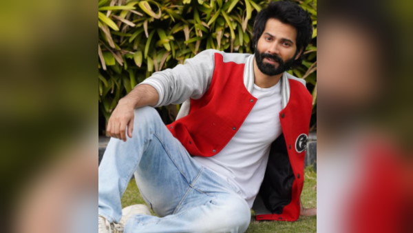 वरुण धवन ने वर्कआउट करते हुए दिखाई बॉडी वरुण धवन ने वर्कआउट करते हुए दिखाई बॉडी