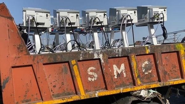 Covid 19 Ventilators Brought In Garbage Trucks by surat municipal corporation team, pics goes to viral Covid 19 Ventilators Brought In Garbage Trucks by surat municipal corporation team, pics goes to viral