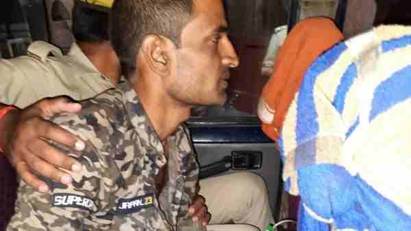 Varanasi News: Dacoit Virendra injured in police encounter Varanasi News: Dacoit Virendra injured in police encounter