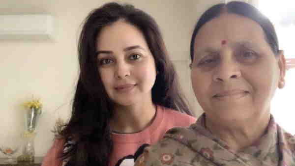 rohini acharya tweet about intellecutal and share photo with her mother rohini acharya tweet about intellecutal and share photo with her mother