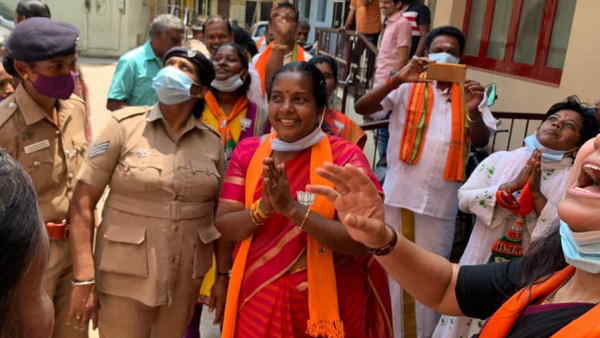 रंग लगाई वनाति की मेहनत रंग लगाई वनाति की मेहनत