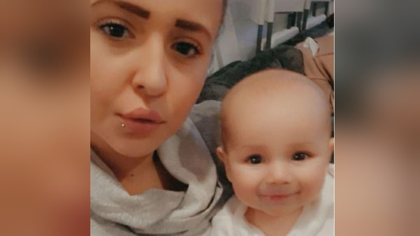 बच्चे के मुंह में कैसे आया स्टीकर? बच्चे के मुंह में कैसे आया स्टीकर?