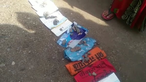  सोशल डिस्टेंसिंग की पालना भी