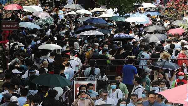 चीन में फर्टिलिटी रेट सिर्फ 1.3 है