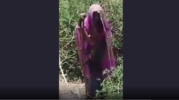 शव की आशंका में झाड़ियों में जाकर देखा