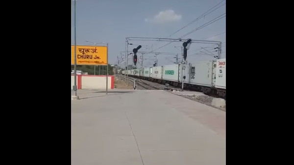 रेवाड़ी से चूरू आई इलेक्ट्रिक ट्रेन