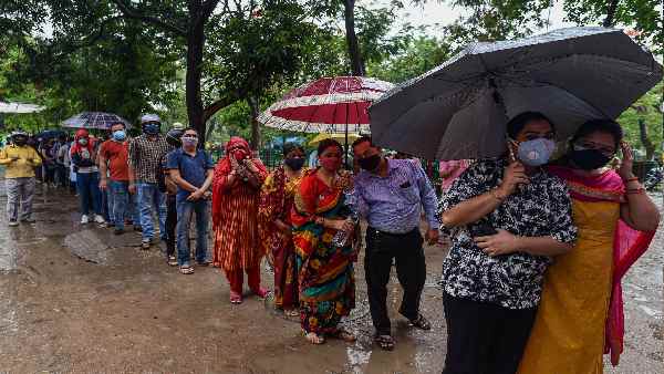 पूर्ण वैक्सीनेशन के बाद संक्रमण, आंकड़े क्या कहते हैं ?