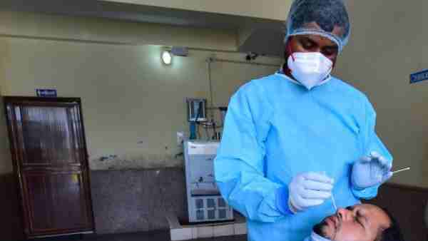 कोरोना के पीक में आई कमी कोरोना के पीक में आई कमी