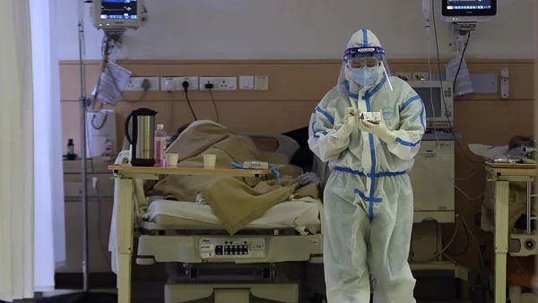 In gujarat, 8 hospitals of 5 cities have 1,163 mucormycosis patients, Antifungal drug supply short in present