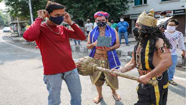 'ट्रांसमिशन रोकिए, महामारी को कुचलिए' 'ट्रांसमिशन रोकिए, महामारी को कुचलिए'