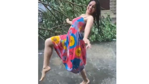 पेड़ के साथ करवाया फोटोशूट