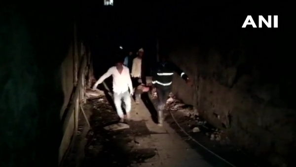 seven died after the slab of a residential building collapsed in Ulhasnagar of Thane seven died after the slab of a residential building collapsed in Ulhasnagar of Thane