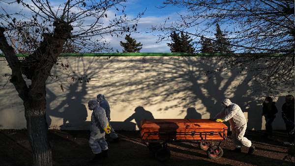 अंतिम संस्कार में आए लोगों को मरीया की सलाह