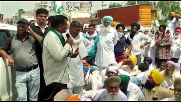 BJP defeat in Bengal, Haryana farmers burst crackers and distributed sweets at protest sites BJP defeat in Bengal, Haryana farmers burst crackers and distributed sweets at protest sites