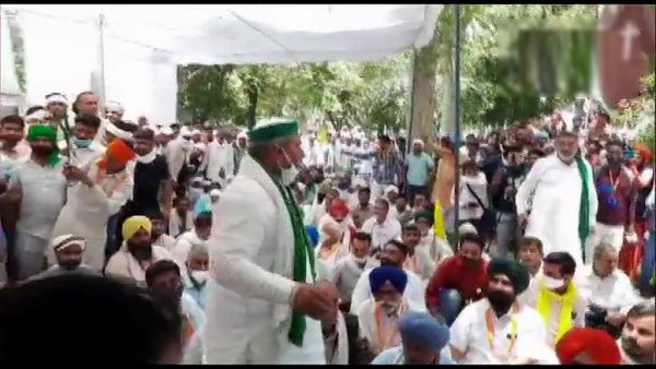 Farmers protest in large numbers at Hisar district of Haryana, BKU leader Rakesh Tikait also present here Farmers protest in large numbers at Hisar district of Haryana, BKU leader Rakesh Tikait also present here