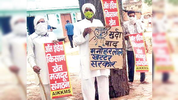farmers union protest against haryana govt over lathicharge farmers union protest against haryana govt over lathicharge