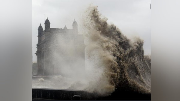 मुंबई में हुई रिकॉर्ड बारिश मुंबई में हुई रिकॉर्ड बारिश