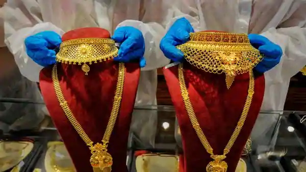 56,200 रुपए प्रति 10 ग्राम तक पहुंच गया था सोना