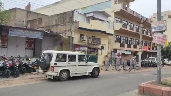  हथियारबंद दो गार्ड 24 घंटे के लिए तैनात