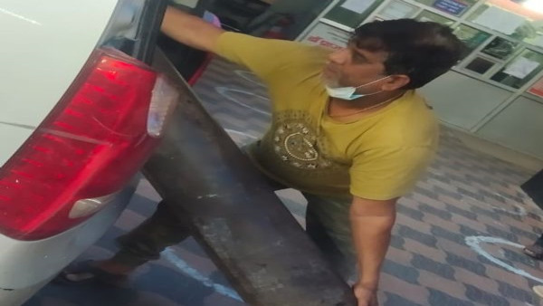  पांच-पांच घंटे में कतार में खड़े रहकर लाते हैं सिलेंडर