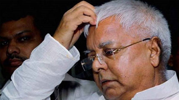 बीमार लालू यादव को संभालना पड़ा मोर्चा