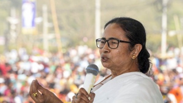 जीत के लिए ये टोटका अपनाती हैं ममता बनर्जी जीत के लिए ये टोटका अपनाती हैं ममता बनर्जी