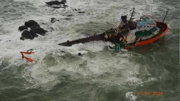 Cyclone Tauktae:Indian Navy sent two ships for rescue 273 people stranded near Bombay High