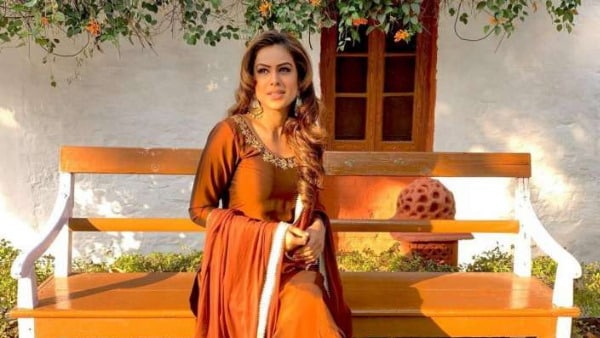 इससे पहले भी ब्लाउज की डिजाइन लेकर सुर्खियों में आ चुकी हैं निया इससे पहले भी ब्लाउज की डिजाइन लेकर सुर्खियों में आ चुकी हैं निया