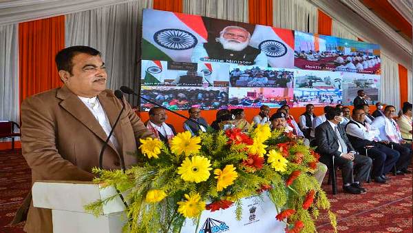 इंफ्रास्ट्रक्चर के विकास में सबसे आगे