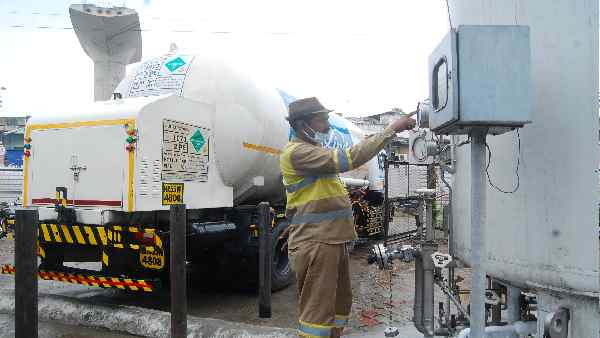 ऑक्सीजन प्लांट मैनेजमेंट के लिए 5,000 लोगों को ट्रेनिंग देने की तैयारी