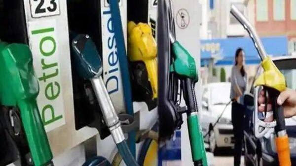 जरूरी वस्तुओं व खाद्य सामग्री के भी रेट बढ़ रहे