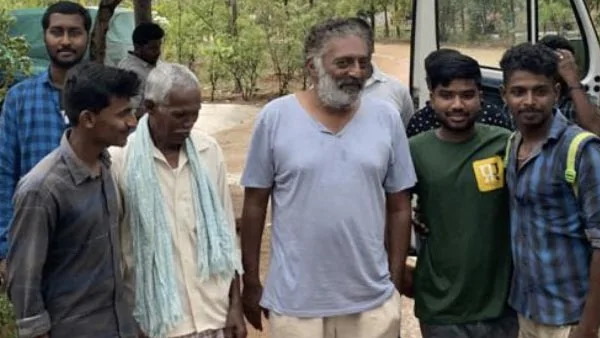 ऐसे लोगों को खाना खिला रहे हैं प्रकाश राज ऐसे लोगों को खाना खिला रहे हैं प्रकाश राज