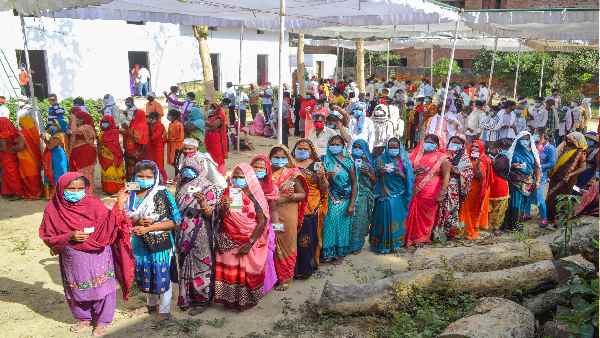 रोहिलखंड में कड़ी लड़ाई, सपा फिर भी आगे