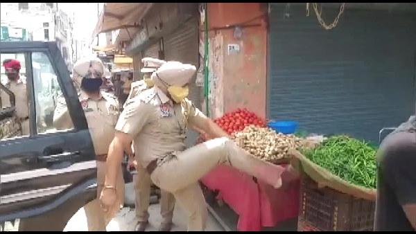 Punjab Phagwara SHO kicking the roadside vegetables cart, video goes to viral, suspended