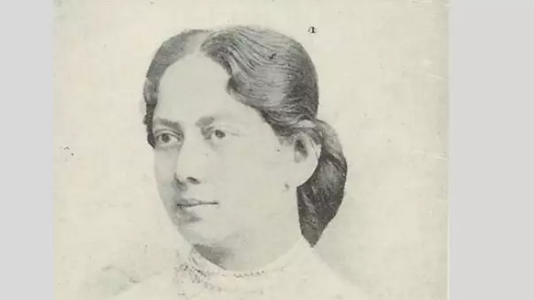 4. रवींद्रनाथ टैगोर की बहन एक प्रसिद्ध उपन्यासकार थीं