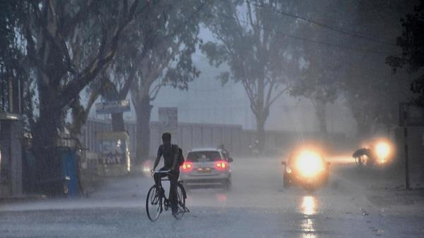 आगामी 48 घंटे में हो सकती है बारिश