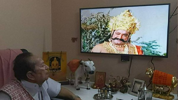 रामायण देखते 'रावण' की फोटो हुई थी वायरल