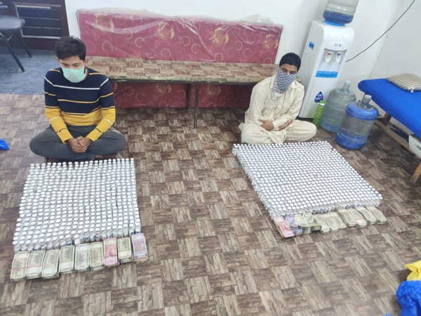 gang busted in gujarat, those manufacture fake Remdesivir injections and sold in Rs 2500 to 30 thousand per vial gang busted in gujarat, those manufacture fake Remdesivir injections and sold in Rs 2500 to 30 thousand per vial