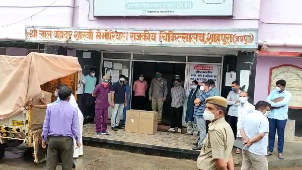 मास्क और सैनिटाइजर की खेप भी 