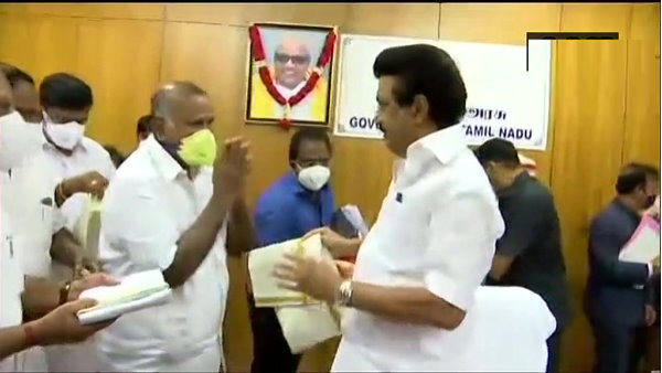 Tamil Nadu CM MK Stalin order to provide Rs 4000 to each family as covid 19 relief Tamil Nadu CM MK Stalin order to provide Rs 4000 to each family as covid 19 relief