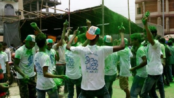 बंगाल की सियासत का रंग हरा, भगवा भी है लेकिन थोड़ा-थोड़ा बंगाल की सियासत का रंग हरा, भगवा भी है लेकिन थोड़ा-थोड़ा