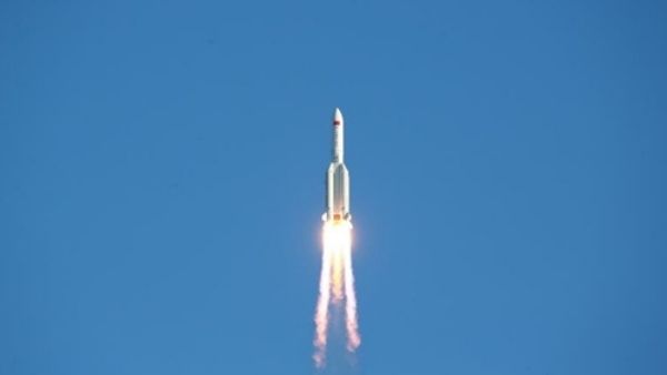 धरती पर कहीं भी गिरने का खतरा