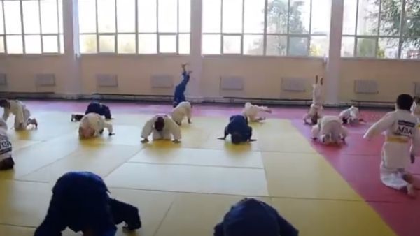 कोच के खिलाफ कार्रवाई की मांग