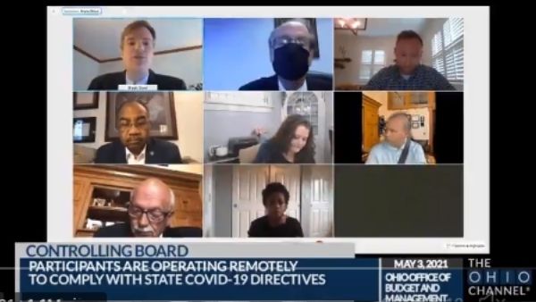 कार में बनाया घर का बैकग्राउंड