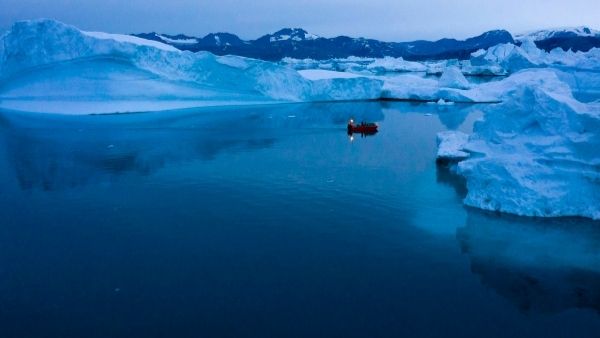 तेजी से पिघलता ग्रीनलैंड बर्फ तेजी से पिघलता ग्रीनलैंड बर्फ