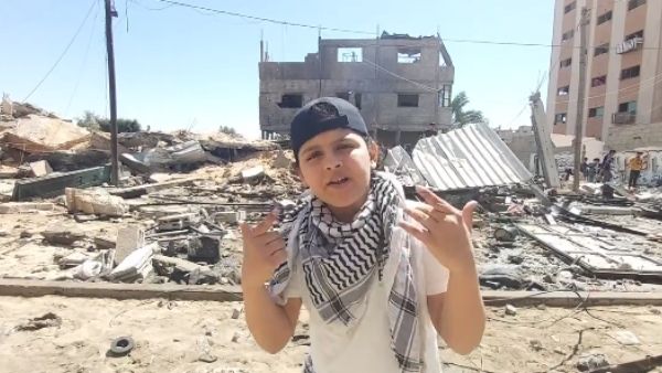 सूर्खियों में 12 साल का रैपर सूर्खियों में 12 साल का रैपर