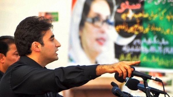 पाकिस्तान से भाग जाएंगे इमरान खान