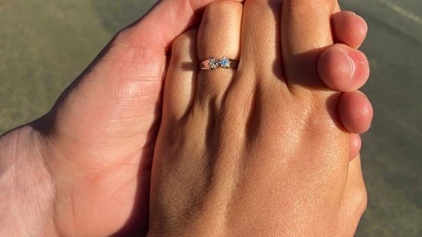 20 मिनट में खोजा इंगेजमेंट रिंग 20 मिनट में खोजा इंगेजमेंट रिंग