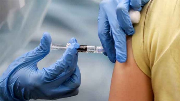 'मुझे बताया जाए वैक्सीन लगी थी या उस में पानी भरकर लगा दिया था'